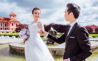 Cặp đôi bác sỹ Việt sống tại Séc hẹn hò trong… phòng giải phẫu, 7 năm sau về trường xưa chụp ảnh cưới