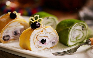 Mềm mịn món bánh crepe cuộn kem ngon ngất ngây