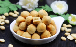 Giòn giòn thơm thơm đậu phộng tẩm bột ăn hoài không chán