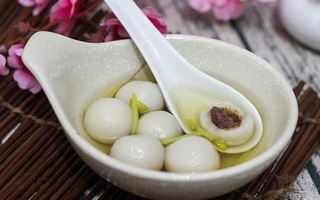 Nấu ngay bánh trôi đậu đỏ cho cả năm công việc trôi chảy