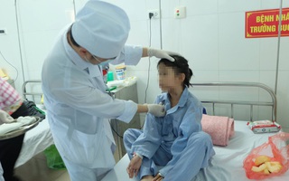 Vụ bố chém cả gia đình khiến con 5 tuổi tử vong: "Mẹ đã giơ tay cố che chắn cho hai chị em cháu"