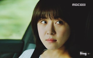 Ha Ji Won bất ngờ đồng ý khi được trai trẻ "cầu hôn"