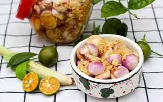 Chảy nước miếng với cà pháo dầm riềng sả chua cay giòn sựt