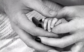 Sinh con ra khi con đã chết, mẹ đau đớn biết cái chết của con có thể ngăn ngừa được