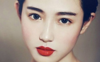 Đánh son theo cách này thì dù ăn uống hôn hít cả ngày son cũng bền màu không trôi