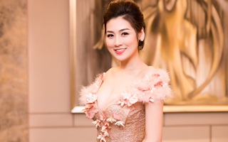 Á hậu Tú Anh tóc bới cao tự tin khoe eo thon, ngực đầy