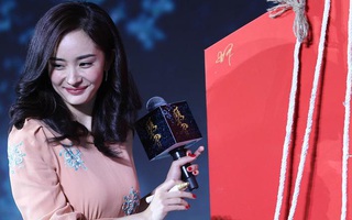 Dương Mịch xinh đẹp dịu dàng, diện váy hoa che khéo vùng bụng