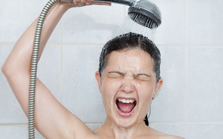 Có 4 thời điểm không được tắm nước nóng, và có một thời điểm rất nhiều người mắc phải, cần chú ý nếu không sẽ