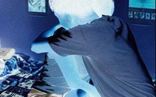 Vào nhà nghỉ ngủ tránh mưa, giao cấu với "bạn gái nhí"