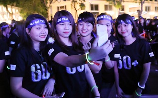 Người dân Hà Nội hào hứng với lễ hội "Tắt đèn" hưởng ứng Giờ Trái đất 2017