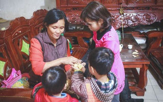 Cuộc sống của người mẹ "hậu duệ Âu cơ" một mình nuôi đủ 14 con, 7 lần đẻ rơi ngoài ruộng
