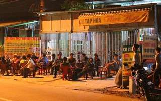 Chồng đi giao nước ngọt, vợ ở nhà chết trong tư thế treo cổ trước cửa buồng