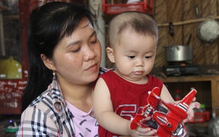 Chồng chết vì tai nạn, người mẹ trẻ nuốt nước mắt nuôi con nhỏ, đau đớn nhìn bố mẹ già bệnh tật không tiền chữa