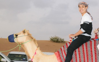Nguyên Khang ăn bánh dát vàng, thăm nhà chọc trời ở Dubai