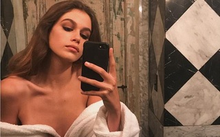 Con gái 15 tuổi của Cindy Crawford gây tranh cãi khi khoe thân táo bạo