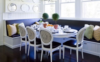 Chỉ cần sắp xếp ghế banquette theo cách này là sẽ có không gian sống tiết kiệm diện tích