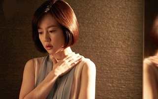 Khi nhìn thấy chiếc camera trong phòng ngủ, tôi đã cười cho qua chuyện nhưng trong lòng dậy sóng