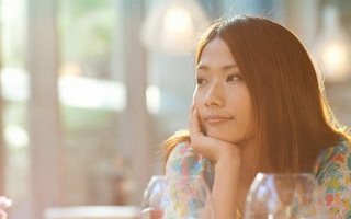 Đến chơi nhà bạn trai, tôi bị mẹ anh cầm chổi "quét" ra khỏi nhà