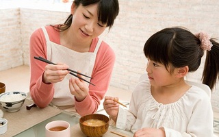 3 việc làm rất nhiều bố mẹ mắc phải khiến con tự ti, nhút nhát