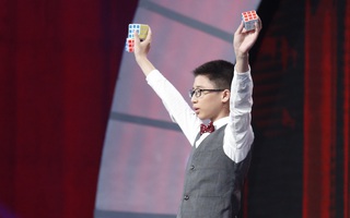 Thần đồng 12 tuổi "diễn xiếc rubik" xuất thần ở Little big shots bản Việt