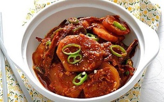 Giản dị ngon cơm với khoai tây om cá cơm