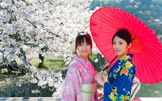 Phụ nữ Nhật Bản mặc kimono kín cổng cao tường nhưng lại để hở một vị trí rất gợi cảm