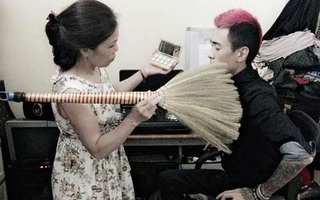 Chân dung người mẹ "chất" nhất quả đất: dạy con bằng cách bắt đi chơi net, "đẩy" vào đa cấp học kỹ năng mềm