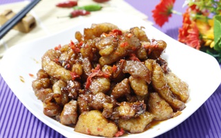 Chỉ là thịt ba chỉ rim chua cay thôi mà ngon đến "nhức nhối" thế này