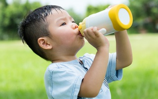 Cảnh báo: Hiện tượng nguy hiểm trẻ có thể gặp phải trong ngày nắng nóng đỉnh điểm