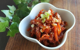 Mực khô xào cay món ăn vặt không thể bỏ qua trong ngày lạnh