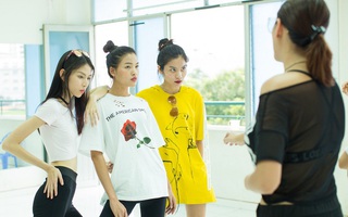 Trước Chung kết Next Top, Võ Hoàng Yến tập luyện cật lực với các cô gái xinh đẹp