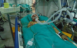 “Hiệp sỹ giao thông” của các em học sinh cầu cứu vì con trai nguy kịch sau tai nạn giao thông