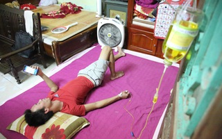 Người dân sống giữa lòng Hà Nội "thấp thỏm" không yên vì cả làng bị sốt xuất huyết