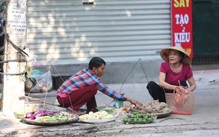 Thân thương những góc chợ quen buổi sớm trong ngõ nhỏ Hà Nội