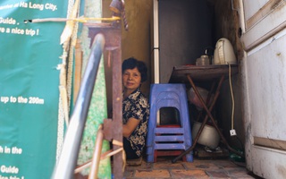 Sống khổ trong nhà phố cổ nằm trên nóc WC: Khi "yêu đương" vương mùi xú khí, bếp ăn ở cạnh bồn cầu