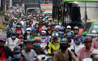 Sài Gòn ngày cận Tết kẹt xe bất chấp giờ giấc, người dân "sợ hãi" khi ra đường