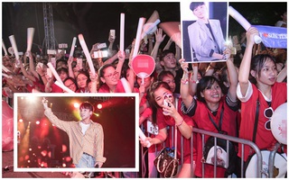 Fan mướt mồ hôi "quây kín" phố đi bộ chờ Sơn Tùng M-TP xuất hiện