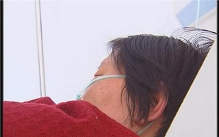 Mẹ 60 tuổi bị con trai đánh gãy xương sườn, thủng màng nhĩ phải nhập viện cấp cứu