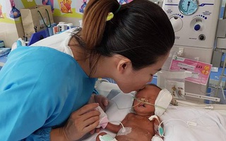 Hành trình giành lại con gái mới chào đời từ tay tử thần của nữ giám đốc: Cảm nhận sức sống mãnh liệt từ con