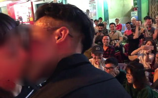 Xem clip người yêu hôn người khác ở Bùi Viện, chàng trai mới biết mình bị "cắm sừng"