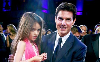 Suri đau lòng vì bị bố Tom Cruise xa lánh suốt 4 năm