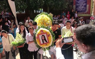 Tang lễ đẫm nước mắt của nữ ca sĩ Campuchia bị chồng bắn chết vì ghen tuông