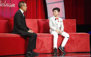 Vừa chơi piano vừa giải toán lớp 10, cậu bé lớp 5 khiến Lại Văn Sâm há hốc mồm kinh ngạc