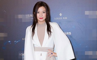 Triệu Vy xuất hiện tươi tắn, bất chấp scandal gian lận tiền tỷ