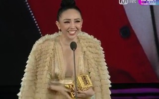 Trong lịch sử giải MAMA, lần đầu tiên Việt Nam có đến hai giải thưởng thuộc về Sơn Tùng và Tóc Tiên
