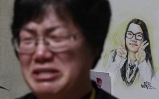 Tìm thấy thi thể nữ sinh 17 tuổi trong bi kịch chìm phà Sewol, số người mất tích giảm xuống 8