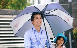 Nhiều người hỗ trợ chỗ học và tặng sách vở miễn phí cho "cô trò nhỏ" của anh nhân viên ngân hàng
