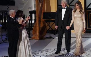 Bà Melania Trump xinh đẹp nổi bật trong bữa tiệc tối trước ngày chồng nhậm chức Tổng thống