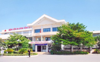 Bé trai tử vong vì bị cha ném ly trúng đầu