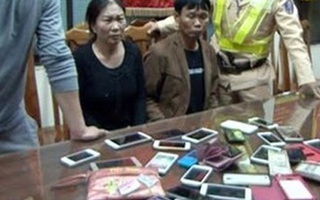 Mẹ chồng, con dâu "rủ nhau" đi móc túi người xem lễ hội